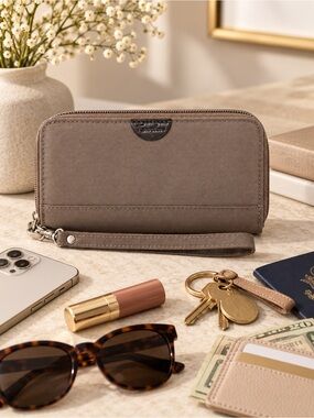 ⛵Travelon Taupe Zip-Around Wristlet Wallet